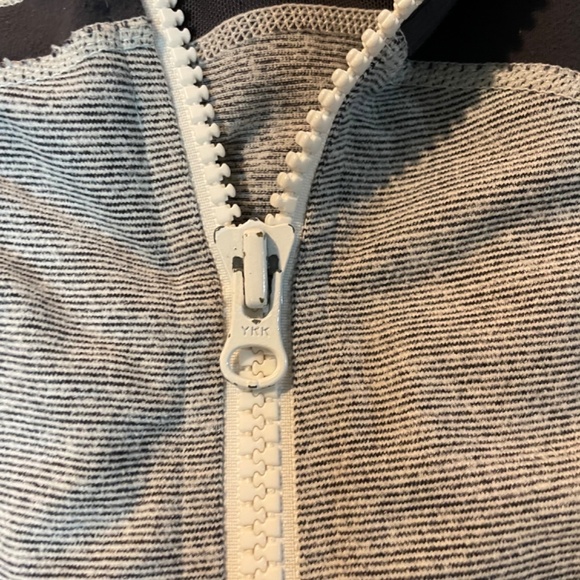 RARE lululemon athletica define jacket heathered Coal wee stripe size 2 - Picture 4 of 5